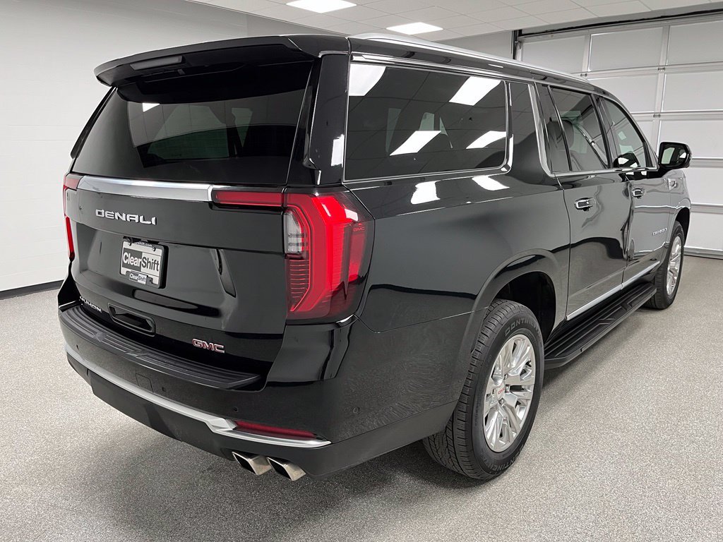 Used 2025 GMC Yukon XL Denali AWD/4WD image 9