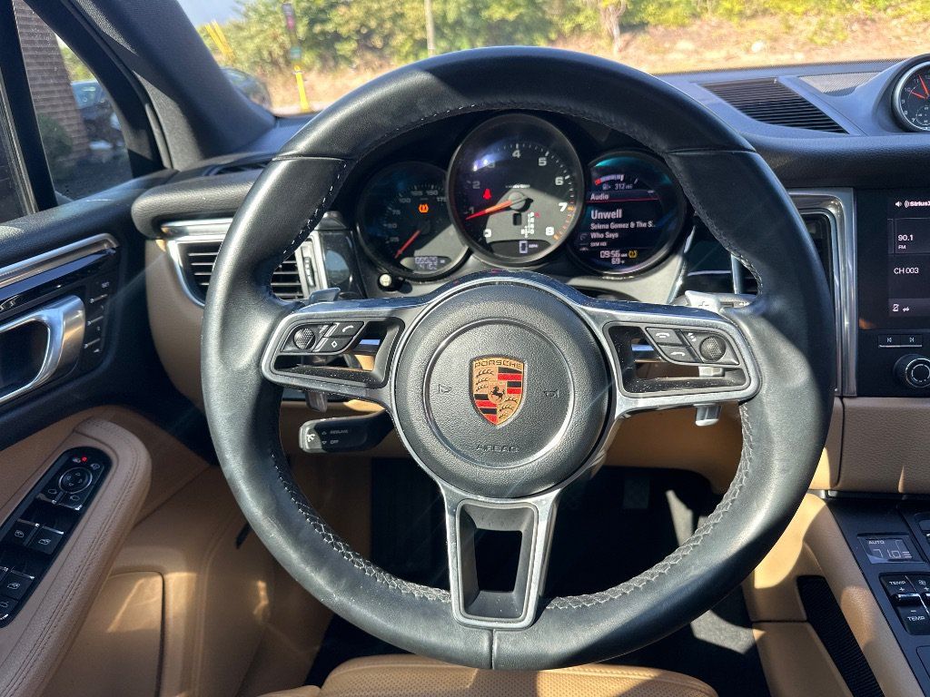 Used 2018 Porsche Macan AWD/4WD image 37