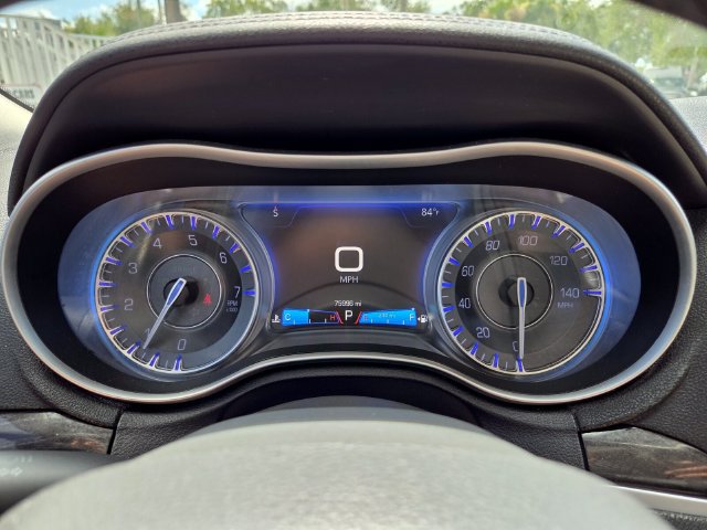 Used 2015 Chrysler 300 Limited RWD image 26