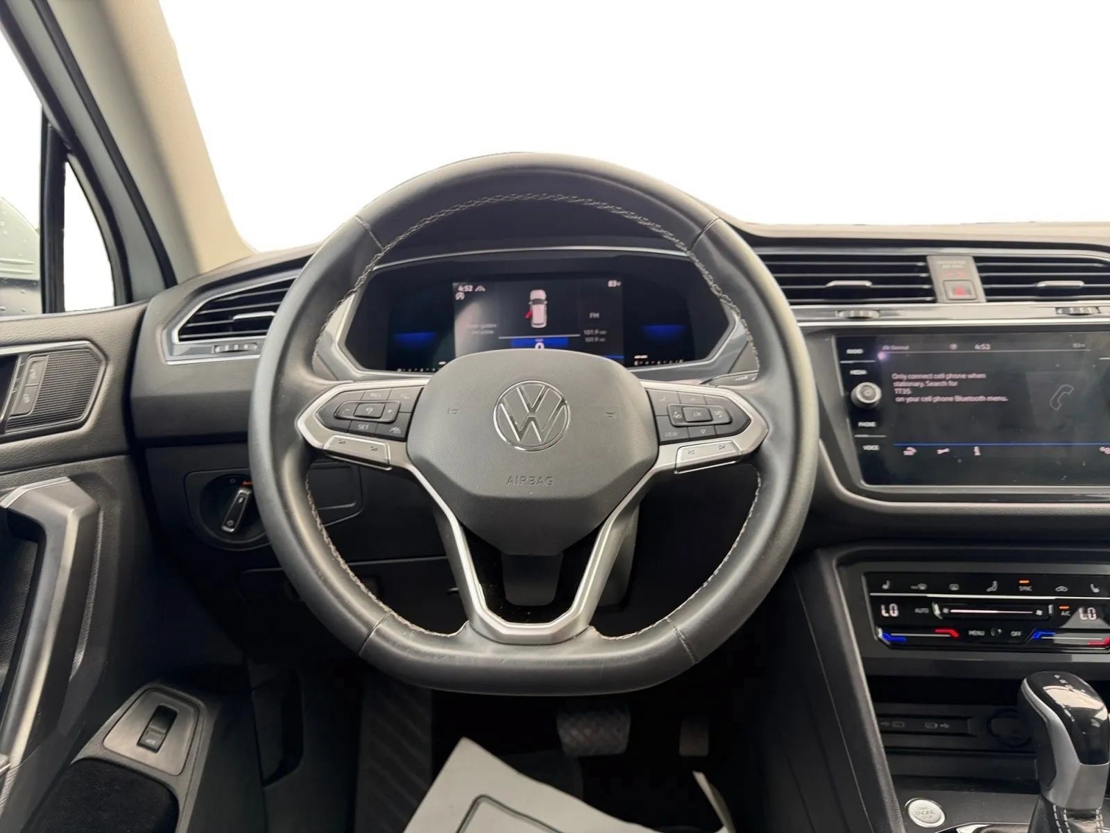Used 2022 Volkswagen Tiguan SE AWD/4WD image 15