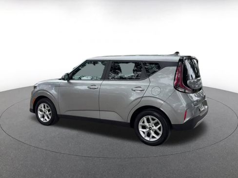 Used 2025 Kia Soul LX w/ LX Technology Package image 10