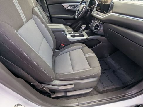 Used 2025 Chevrolet Blazer LT FWD image 32