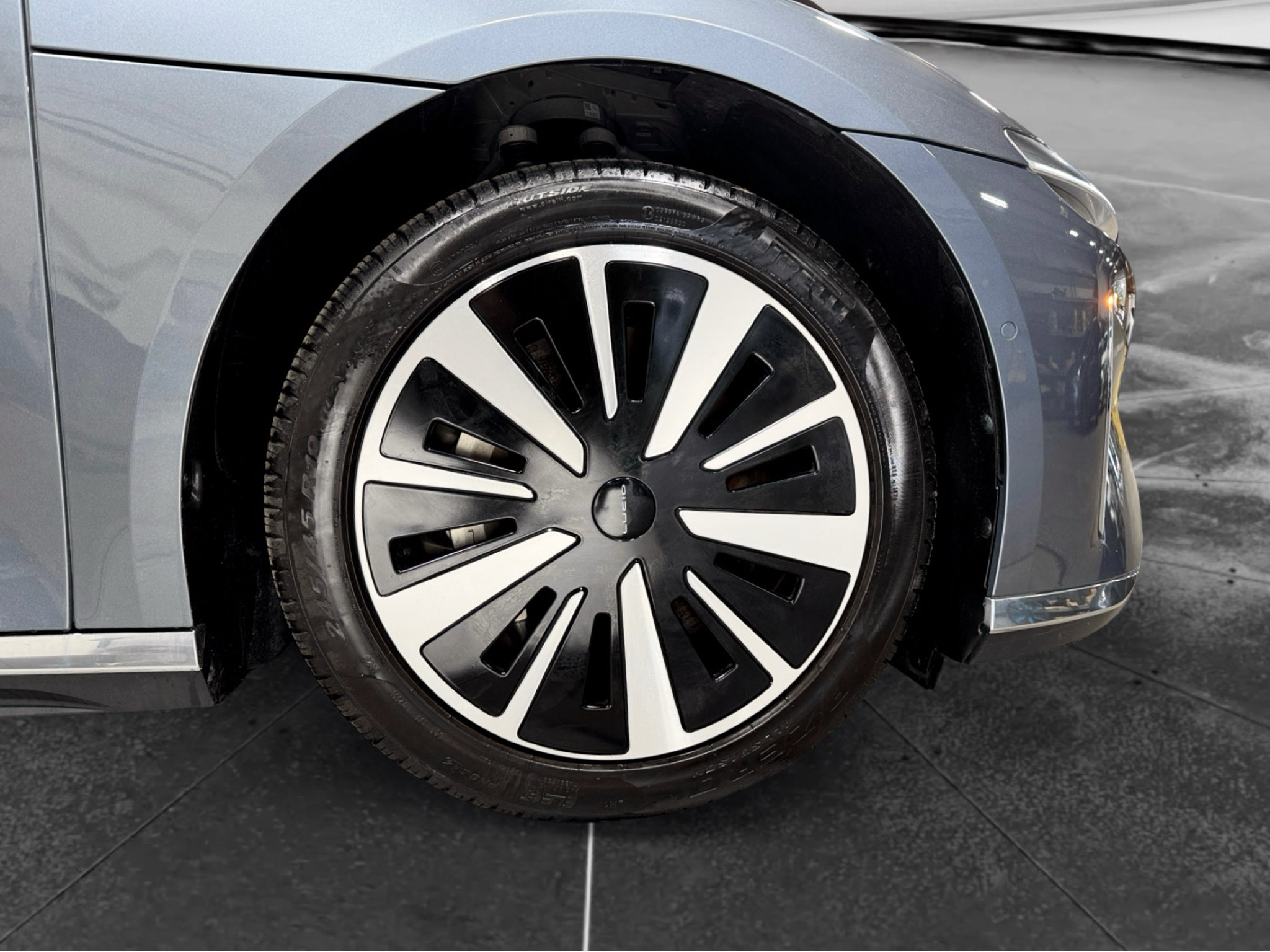 Used 2025 Lucid Air Touring AWD/4WD image 36