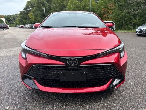Used 2025 Toyota Corolla SE w/ SE Package image 3