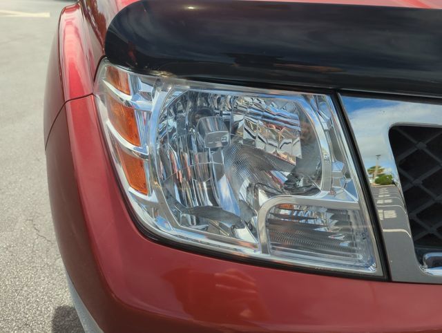 Used 2012 Nissan Frontier SL w/ Moonroof Pkg AWD/4WD image 17