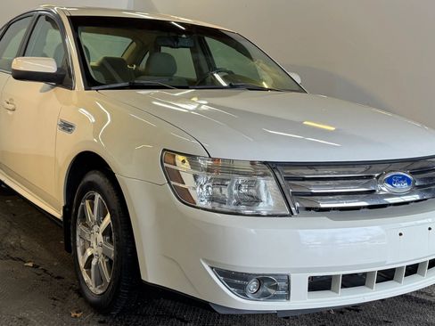 Used 2009 Ford Taurus SEL image 4