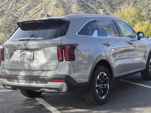 New 2025 Kia Sorento S image 8