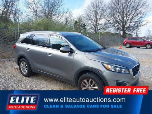 Used 2017 Kia Sorento LX image 2