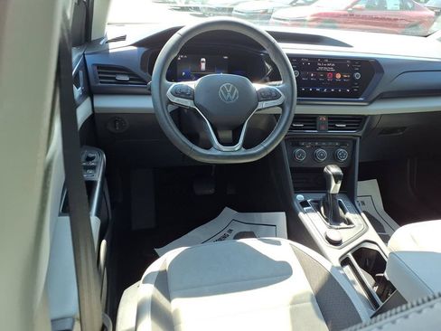Used 2022 Volkswagen Taos SE w/ Panoramic Sunroof Package AWD/4WD image 4