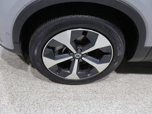 Used 2024 Volvo XC40 B5 Plus AWD/4WD image 8