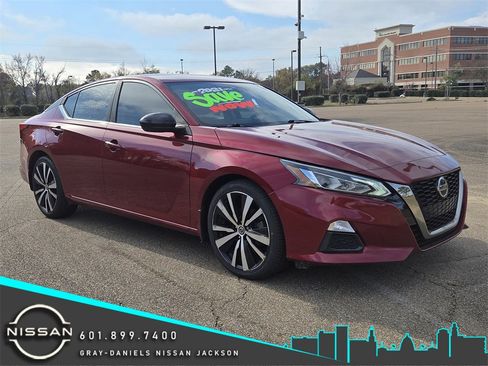 Used 2021 Nissan Altima 2.5 SR image 1