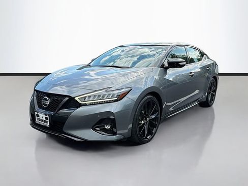 Used 2022 Nissan Maxima SR w/ Sport Mat Group FWD image 3