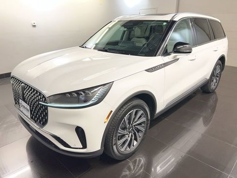New 2026 Lincoln Aviator AWD image 3