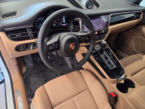 New 2026 Porsche Macan AWD/4WD image 4