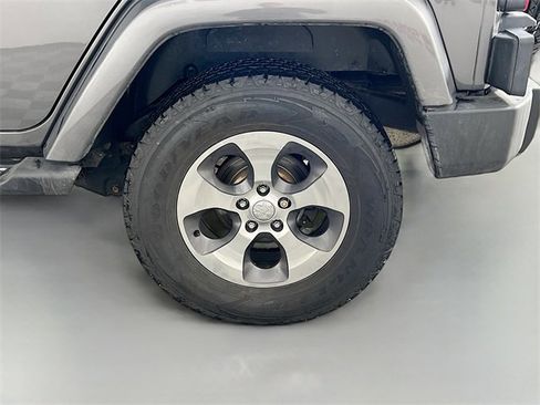 Used 2017 Jeep Wrangler Unlimited Sahara w/ Connectivity Group image 31