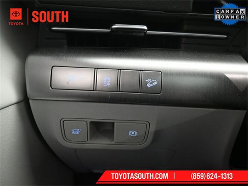 Used 2024 Hyundai Kona Limited image 21