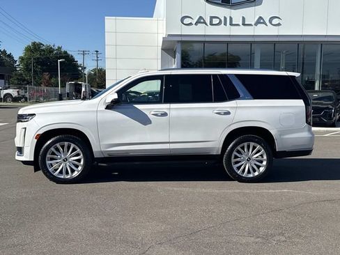 Certified 2024 Cadillac Escalade Luxury AWD/4WD image 40