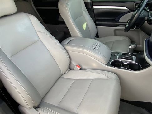 Certified 2018 Toyota Highlander XLE image 13