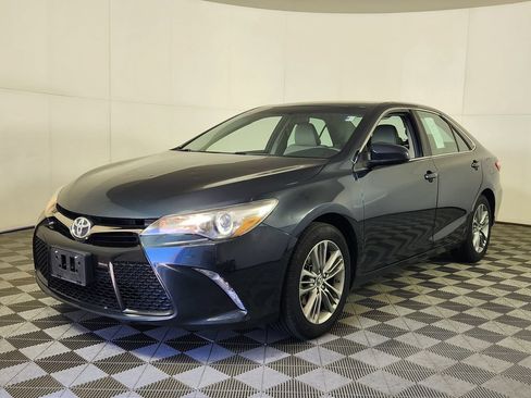 Used 2015 Toyota Camry SE w/ Protection Package FWD image 3