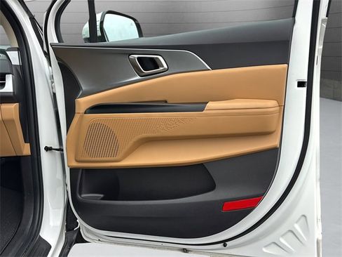 Used 2024 Kia Carnival LX image 29