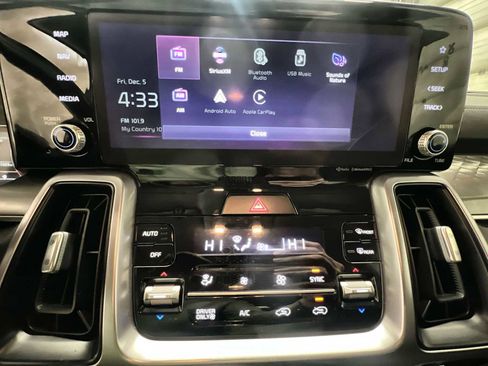 Used 2023 Kia Sorento EX image 12