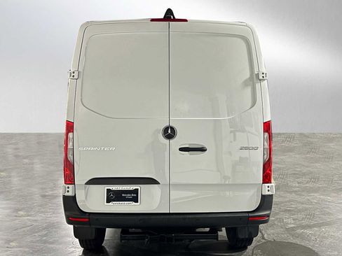 Used 2025 Mercedes-Benz Sprinter 2500 image 4