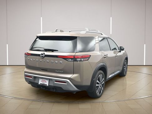Certified 2024 Nissan Pathfinder Platinum FWD image 7