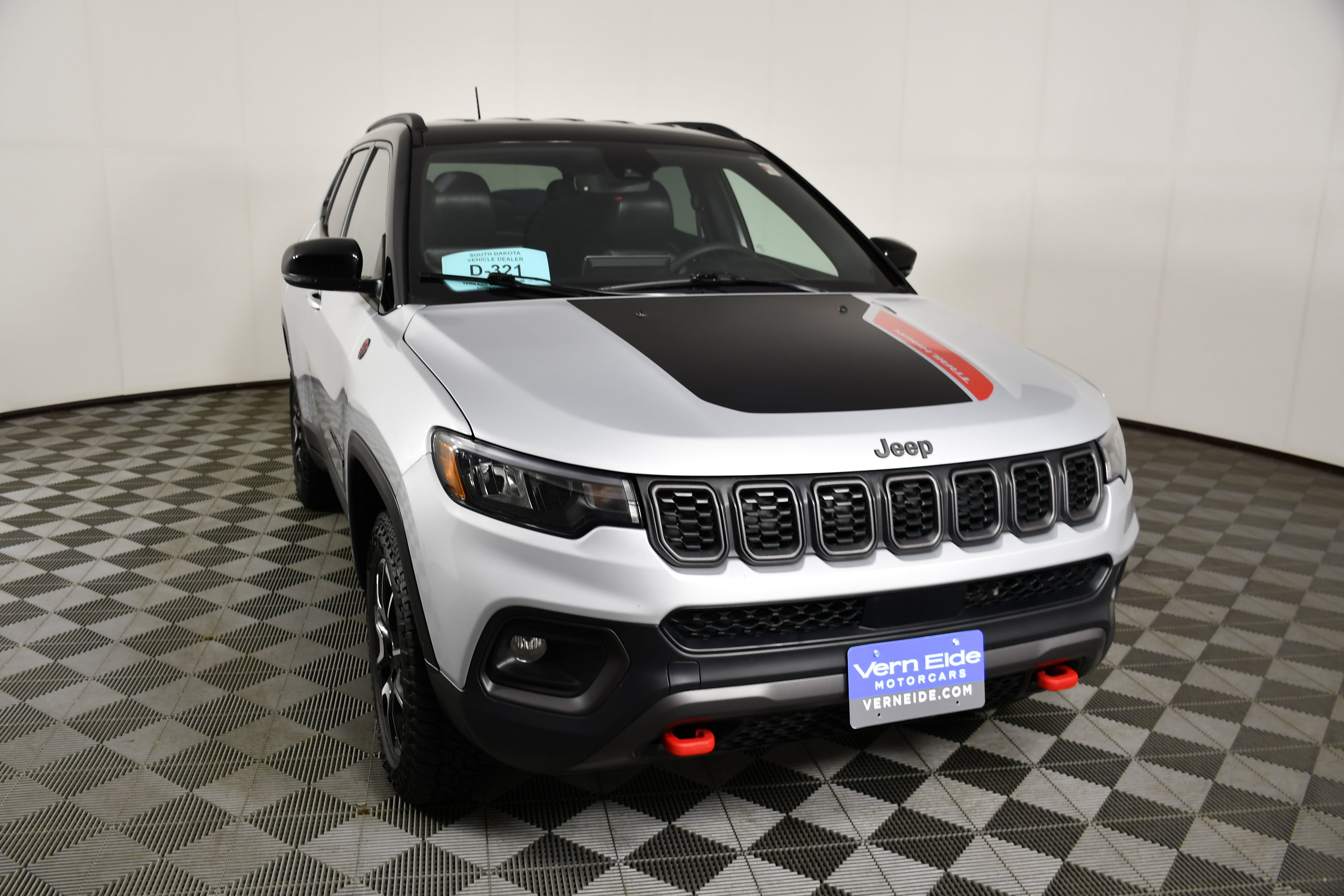 Used 2026 Jeep Compass Trailhawk AWD/4WD image 3