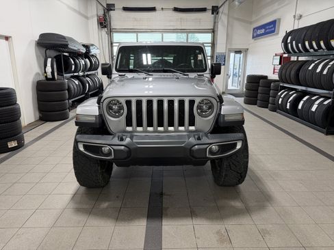 Used 2018 Jeep Wrangler Unlimited Sahara image 3
