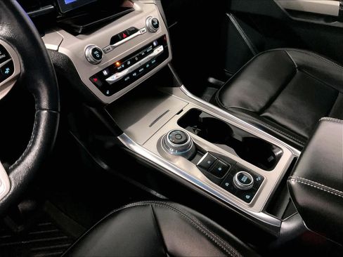 Used 2021 Ford Explorer XLT w/ Equipment Group 202A image 21