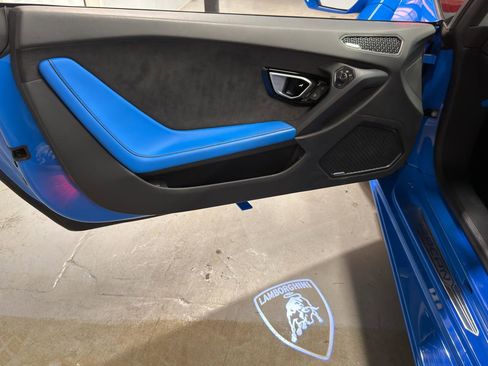 Used 2020 Lamborghini Huracan EVO image 15