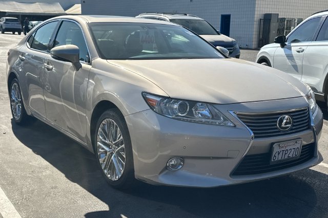 Used 2013 Lexus ES 350 w/ Luxury Pkg FWD image 2