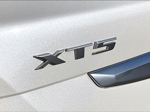 Used 2018 Cadillac XT5 Premium Luxury w/ Driver Assist Package image 31