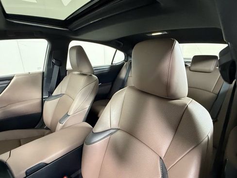 Used 2025 Lexus ES 300h w/ Premium Package image 13