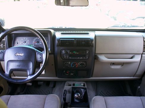 Used 2005 Jeep Wrangler X AWD/4WD image 26