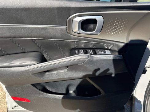 Used 2022 Kia Sorento SX image 17
