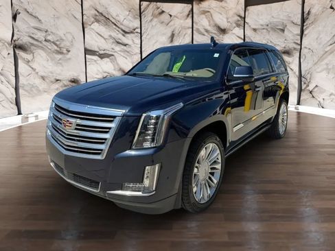 Used 2019 Cadillac Escalade Platinum AWD/4WD image 3
