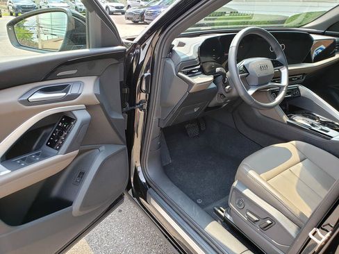 Used 2025 Audi Q5 Premium Plus w/ Premium Plus AWD/4WD image 8