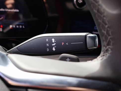 New 2025 Chevrolet Suburban Premier image 21