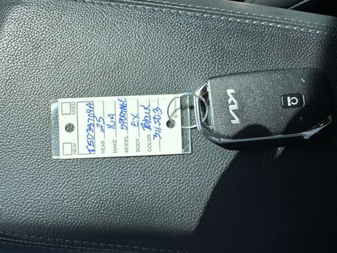 Used 2025 Kia Sportage EX FWD image 16