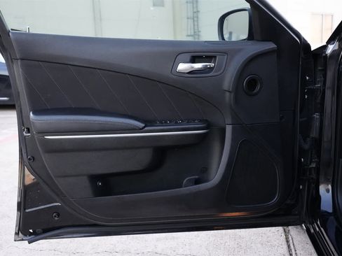 Used 2019 Dodge Charger SXT image 17