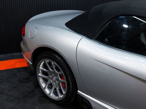 Used 2004 Dodge Viper SRT-10 image 7