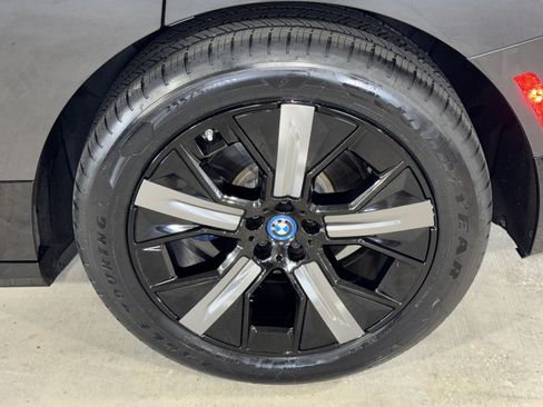 Used 2025 BMW iX xDrive50 w/ Sport Package AWD/4WD image 36