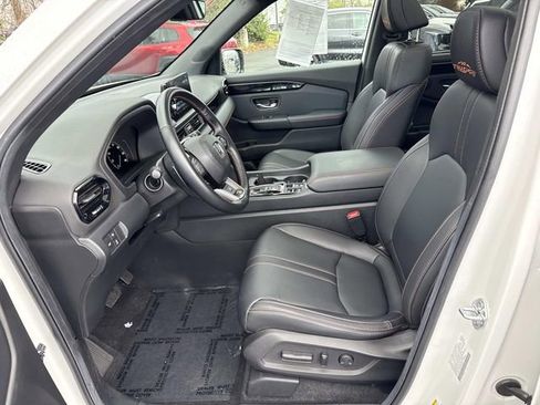 Used 2025 Honda Pilot TrailSport image 14