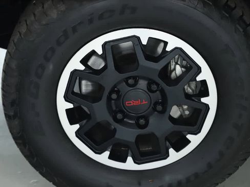 Used 2024 Toyota Tacoma TRD Off-Road image 39