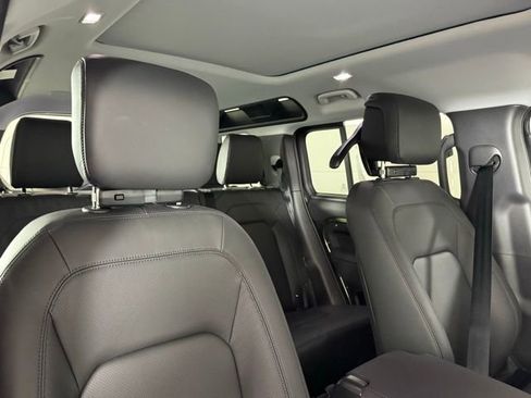 New 2026 Land Rover Defender 110 X-Dynamic SE AWD/4WD image 32