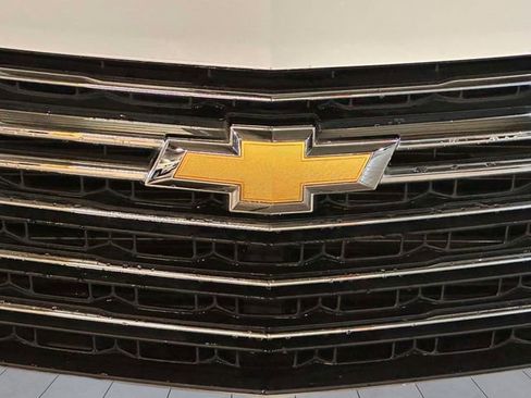Used 2023 Chevrolet Traverse LT image 12