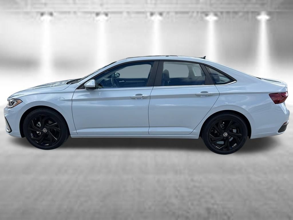 Certified 2026 Volkswagen Jetta SE w/ Black Wheel Package FWD image 3