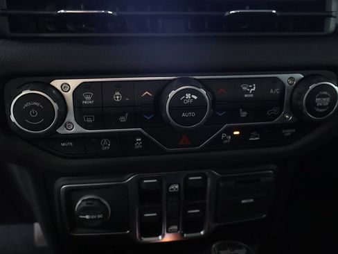 Used 2024 Jeep Wrangler Unlimited Sport AWD/4WD image 41