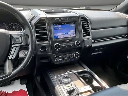 Used 2019 Ford Expedition Limited w/ Equipment Group 301A RWD image 9